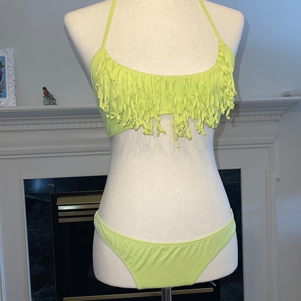 Neon VS bikini - Picture 2 of 6